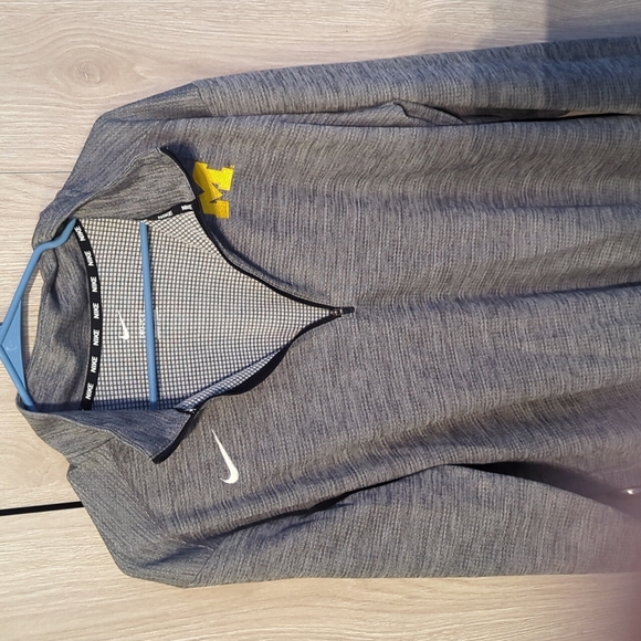 Nike Michigan pull over - Picture 3 of 4